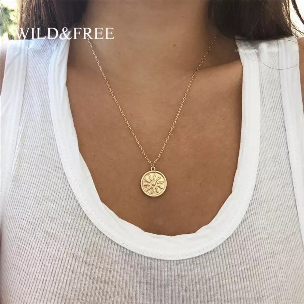 💕sunburn dainty necklace 💕 - Picture 1 of 6